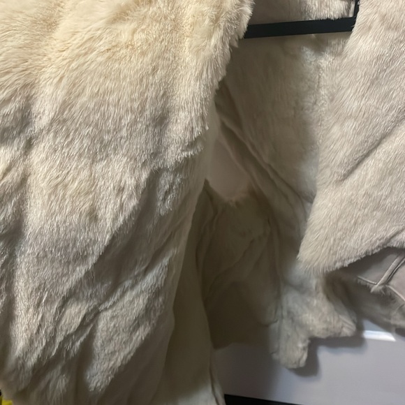 BEBE faux fur vest - Picture 4 of 4